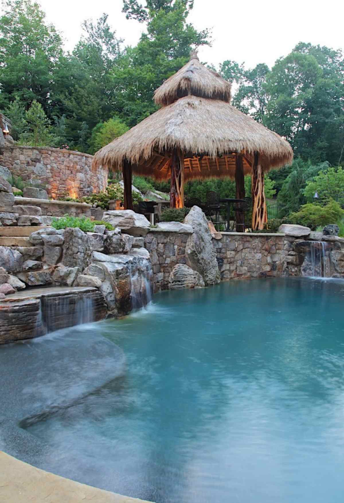 Cascade pour piscine tropicale